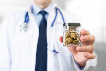 Dirbtinis intelektas jau gali aptikti narkotikus ir alkoholį