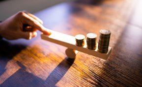 Ekspertai atskleidė, koks scenarijus žadamas Rusijos ekonomikai 2026-aisiais.