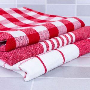 Į puodą įmetu nešvarias virtuvines šluostes ir įpilu 1 ingredientą. Išnyksta net sunkiai įveikiamos dėmės!