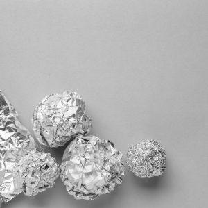 Į tualeto bakelį įmeskite tris folijos rutuliukus: rezultatas jus tikrai nudžiugins