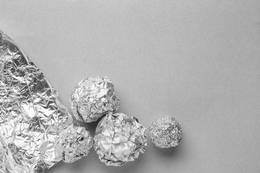 Į tualeto bakelį įmeskite tris folijos rutuliukus: rezultatas jus tikrai nudžiugins