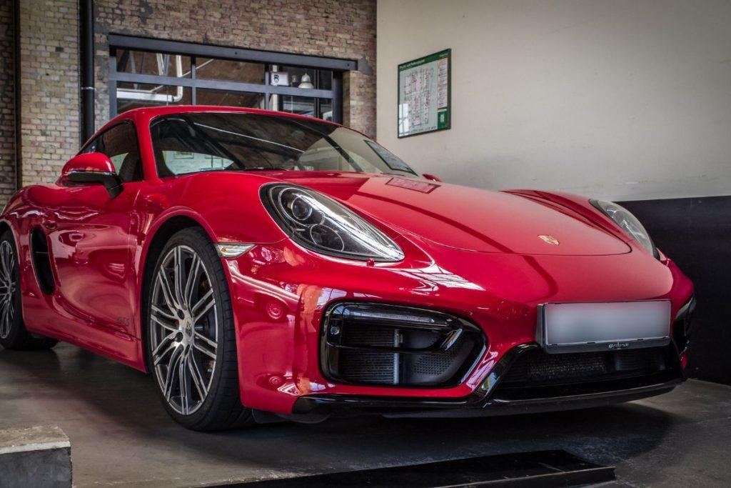 Legendinis automobilių gamintojo vardas kovoja dėl išlikimo ir keičia kryptį. Neplanuota krizė