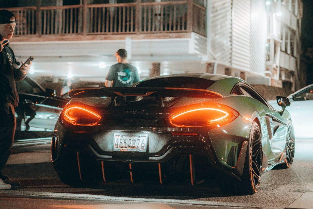 Legendinis automobilių gamintojo vardas kovoja dėl išlikimo ir keičia kryptį. Šeimos pasitarimas ir valdybos keitimas