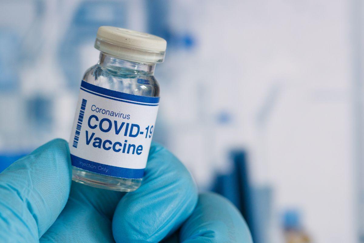 Moksliniai tyrimai patvirtino daugiau COVID-19 vakcinos poveikių: gydytojai to nesitikėjo