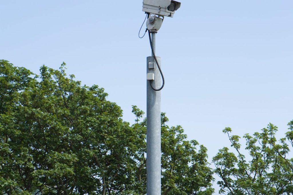 Paprastas būdas, padėsiatis sužinoti ar greičio matuoklis tikrai veikia. Kodėl vidutinio greičio matuokliai laikomi efektyvesniais