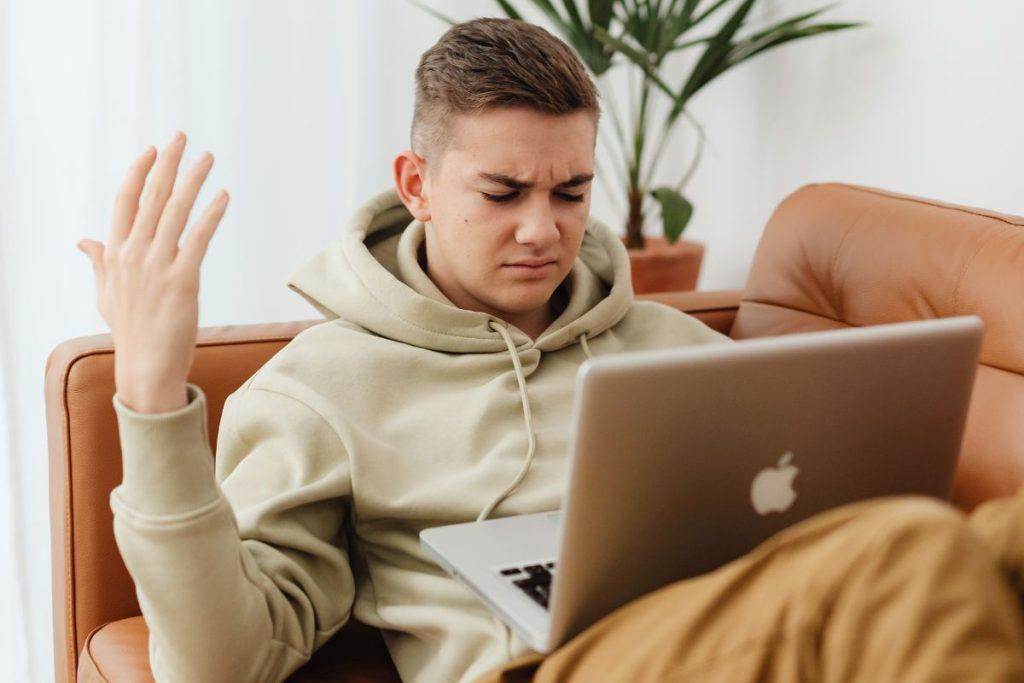 Pasak mokslininkų, truputis susierzinimo yra reikalingas, tačiau šiuo atveju jau reikėtų sunerimti. Susierzinimas - dažnas bet visai nekaltas