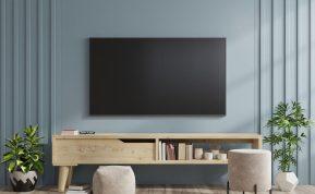 Praktiškas būdas valyti televizoriaus ekraną jo nesubraižant!
