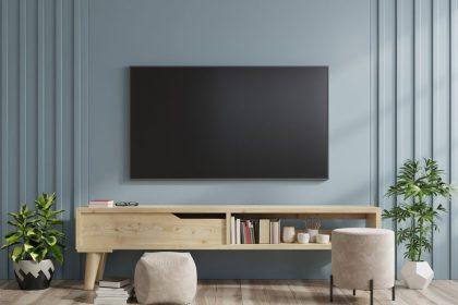 Praktiškas būdas valyti televizoriaus ekraną jo nesubraižant!