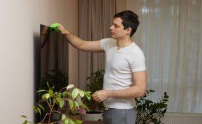 Šis purškiklis televizoriaus ekranui valyti užtikrins, kad ant jo nenusėstų jokios dulkės