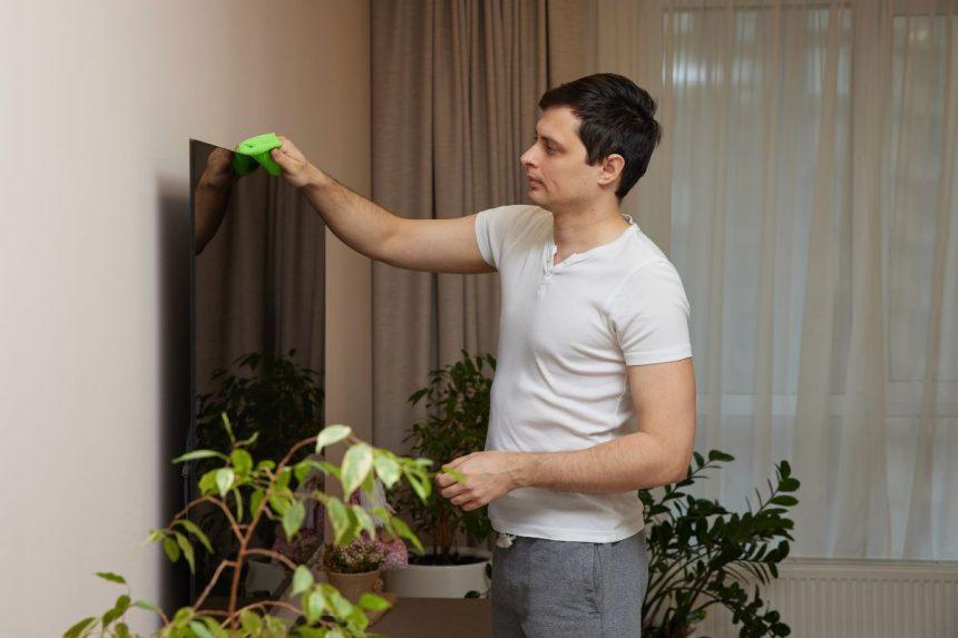 Šis purškiklis televizoriaus ekranui valyti užtikrins, kad ant jo nenusėstų jokios dulkės