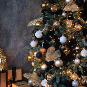 Šokiruojanti tiesa: kada iš tikrųjų reikia puošti Kalėdų eglę ir ką apie tai sako tradicijos?