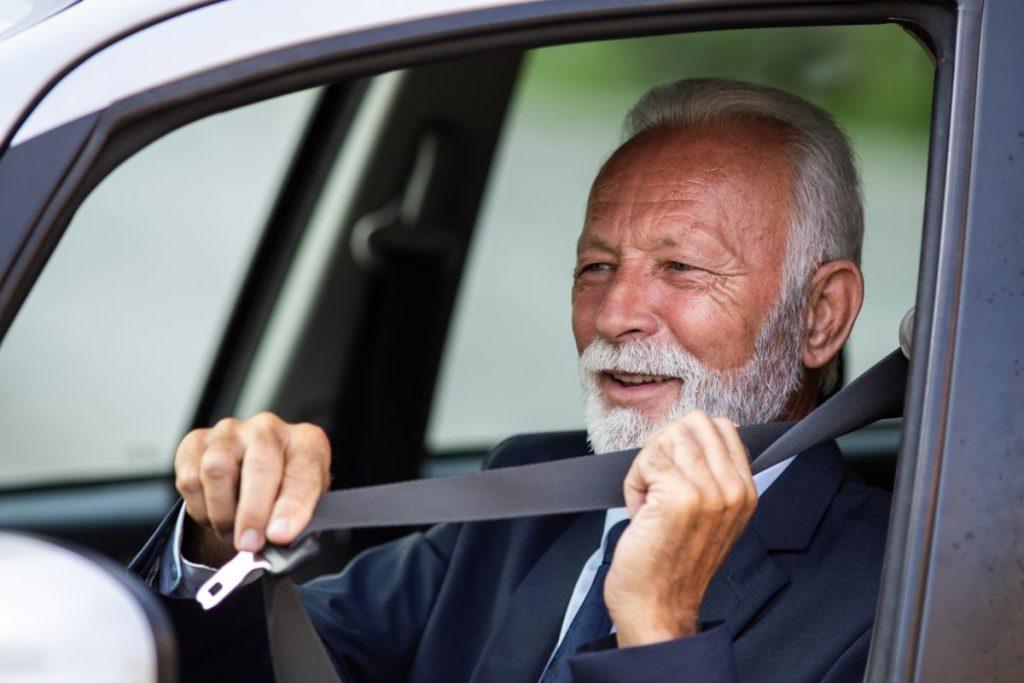 Vairuotojų laukia pokyčiai: galutinis sprendimas dėl vyresnių žmonių vairavimo. Vyresniems vairuotojams palengvėjimas