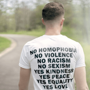 Ką jūsų marškinėliai pasako apie jus- 2026-ųjų vasaros tendencijos ir savirealizacijos menas