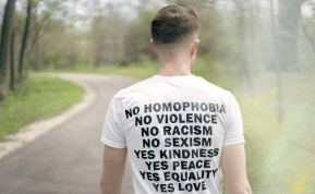 Ką jūsų marškinėliai pasako apie jus- 2026-ųjų vasaros tendencijos ir savirealizacijos menas