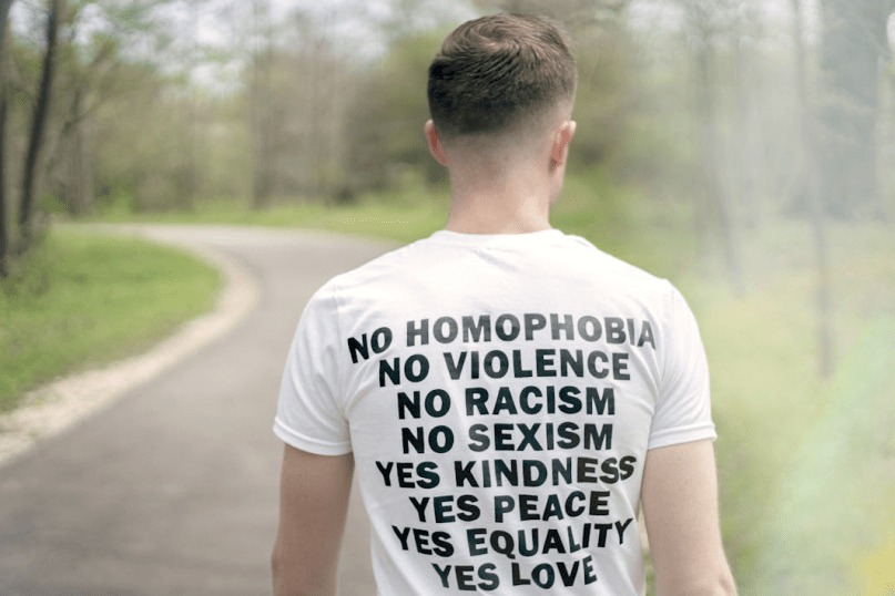 Ką jūsų marškinėliai pasako apie jus- 2026-ųjų vasaros tendencijos ir savirealizacijos menas