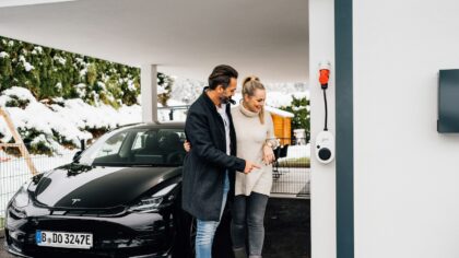 Ilgalaikis elektromobilio įkrovimas namuose: kaip pasirinkti stotelę, instaliaciją ir išvengti brangių klaidų
