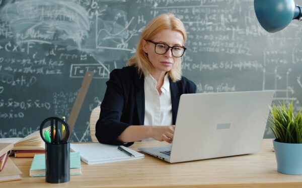 Iš lėktuvo piloto kabinos į psichoterapeuto kėdę: kaip vis daugiau žmonių ryžtasi antrajai profesijai