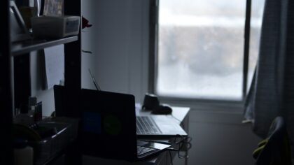 Kaip pasirengti netikėtai pajamų duobei: finansinis saugiklis dirbant nestabilias ar laikinąsias sutartis