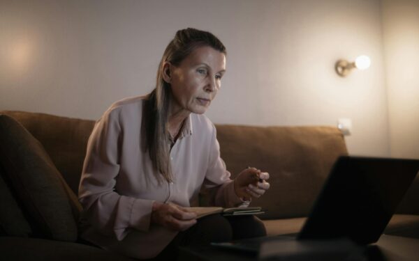 Kasdienis nuovargis tapo norma: kaip atpažinti emocinį perdegimą ir stabtelėti laiku