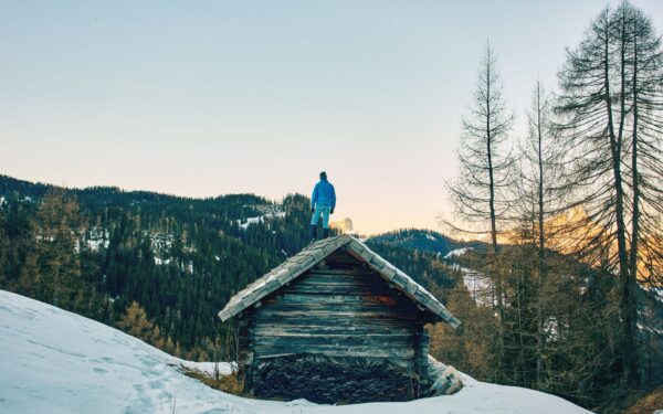 Lietuvis, iškeitęs stabilų darbą į gyvenimą kalnų trobelėje: ko iš tiesų kainuoja svajonė kvėpuoti lėčiau
