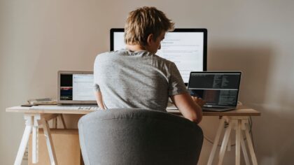 Lietuvis programuotojas, iškeitęs startuolių skubėjimą į laisvai samdomą darbą: kaip atrodo gyvenimas be biuro sienų