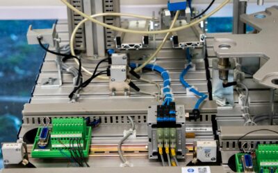 Miniatiūrinės laboratorijos ant lustų: kaip mikroskysčių technologijos keičia medicinos tyrimus