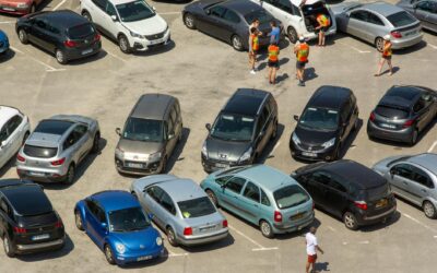 Pirmasis automobilis jaunam vairuotojui: kaip išsirinkti saugų, paprastą ir finansiškai protingą variantą