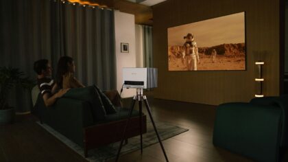 Vakaro kino klubas namuose: kaip suorganizuoti prasmingą filmų vakarą šeimai ir draugams